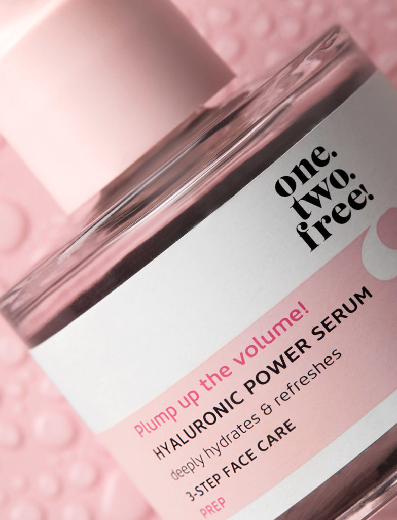 Product Hyaluronic power serum on a pink background where wate trips appear